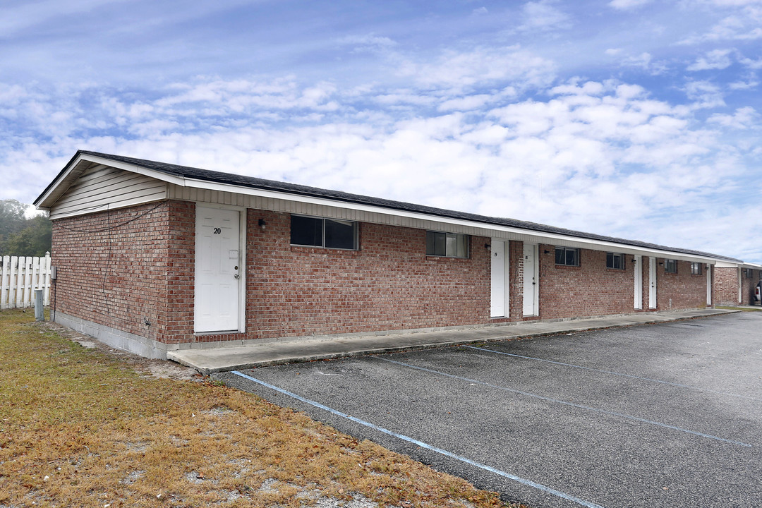 Gateway Village in Hinesville, GA - Building Photo