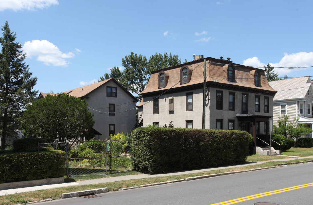 64 High St in Greenfield, MA - Foto de edificio