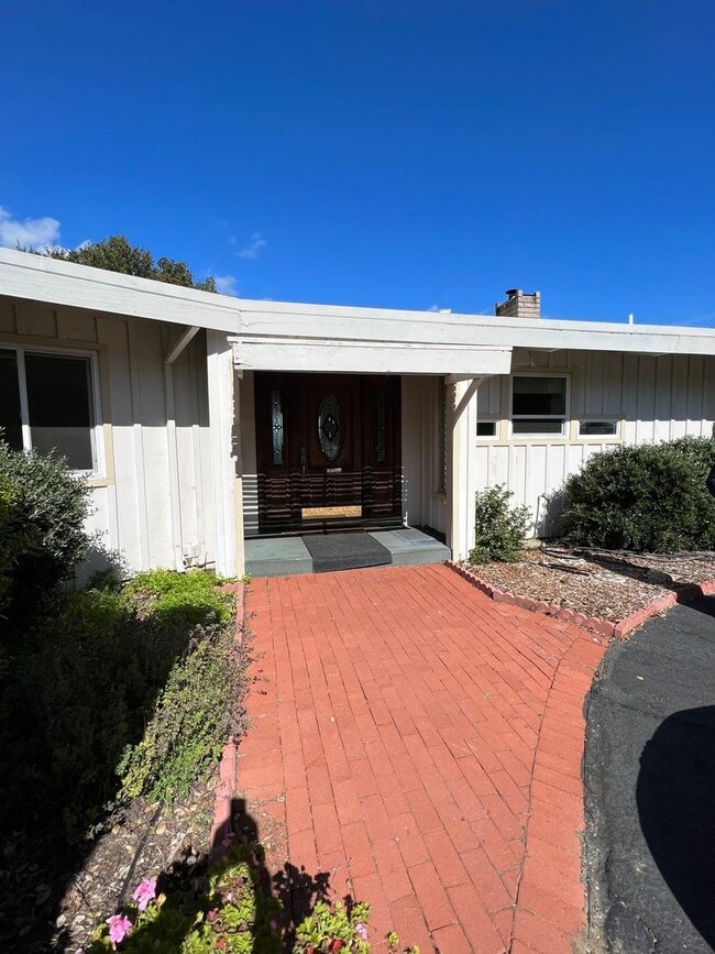 1542 Rancho View Dr in Lafayette, CA - Building Photo - Building Photo