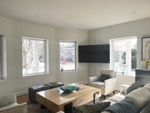 168 Elmgrove Ave, Unit # 1 in Providence, RI - Building Photo - Building Photo