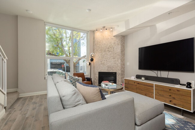 1240 India St, Unit 100 in San Diego, CA - Building Photo - Building Photo