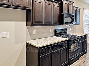 9521 Timberwind Ln in Yukon, OK - Foto de edificio - Building Photo