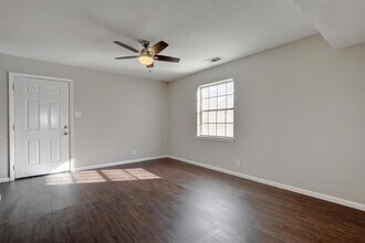 303 W 40th St in Austin, TX - Building Photo - Building Photo