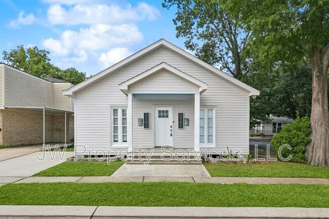 property at 3701 Derbigny St
