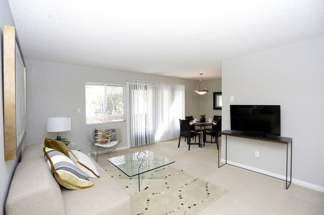 Axiom Tustin in Tustin, CA - Foto de edificio - Interior Photo