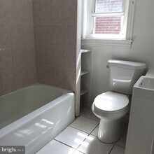 190 W Roosevelt Blvd in Philadelphia, PA - Building Photo - Building Photo