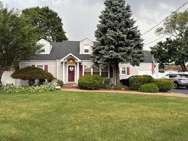 87 Oak St in Deer Park, NY - Building Photo
