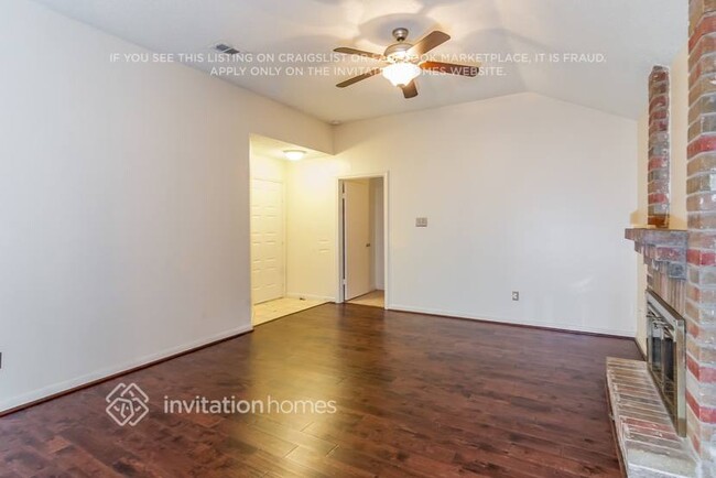 15806 Locust Grove Dr in Houston, TX - Building Photo - Building Photo