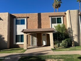 7126 N 19th Ave in Phoenix, AZ - Building Photo