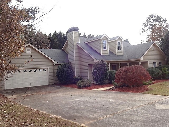 241 Fairbrook Ln in Stockbridge, GA - Building Photo