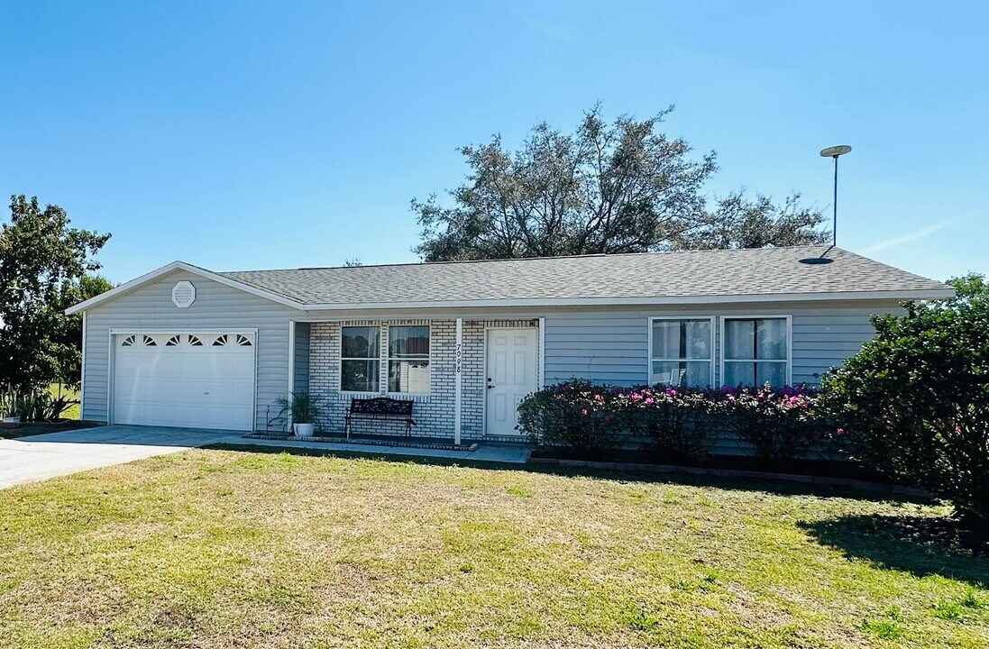 7098 Alamanda Blvd W in Lake Wales, FL - Building Photo