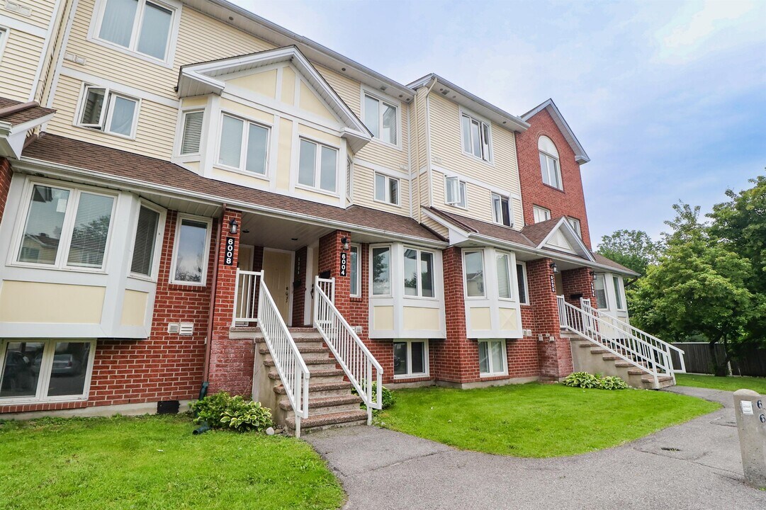 6008 Red Willow Dr in Ottawa, ON - Building Photo