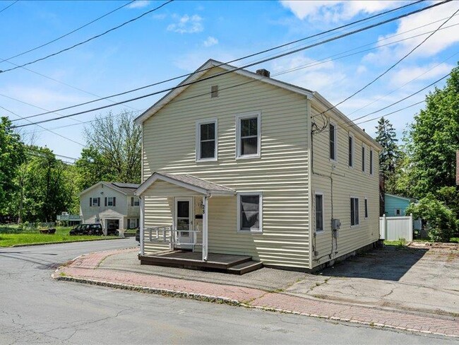 28 Van Buren St in Warwick, NY - Building Photo - Building Photo