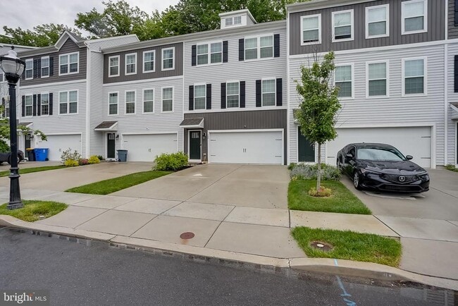 104 Levis Dr