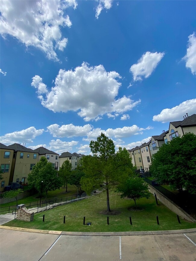 12279 Oxford Cres Cir