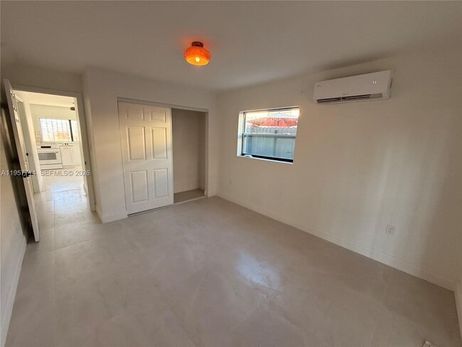 525 SW 22nd Ave in Miami, FL - Foto de edificio - Building Photo