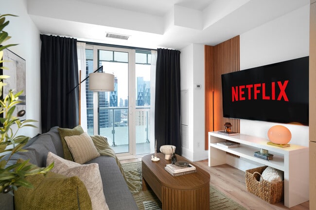 300 Front St W, Unit SI ID1403778P in Toronto, ON - Building Photo - Building Photo