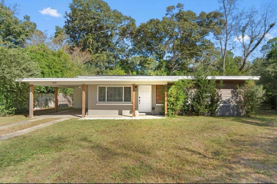 9119 Amherst Dr in Pensacola, FL - Building Photo