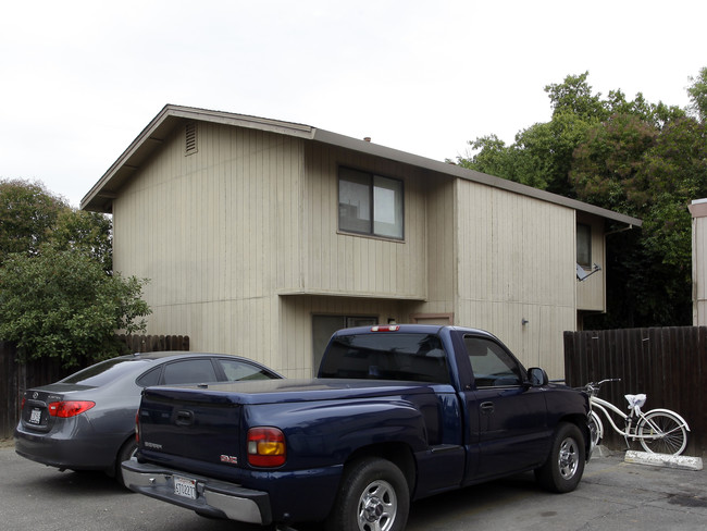 1421 Drake Dr in Davis, CA - Building Photo - Building Photo