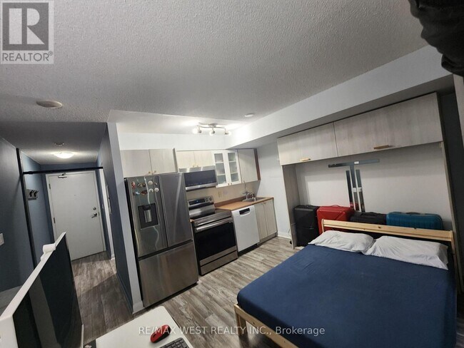 600 Fleet St in Toronto, ON - Building Photo - Building Photo