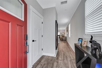 2704 W Gray St in Tampa, FL - Building Photo - Building Photo