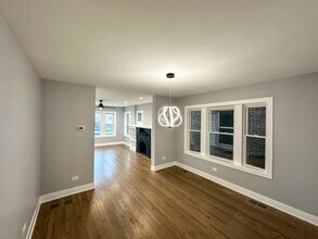 5224 W Roscoe St in Chicago, IL - Building Photo - Building Photo