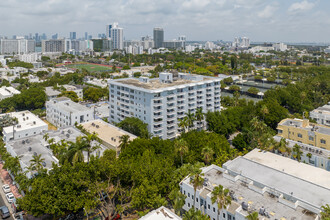 Admiral Towers in Miami Beach, FL - Building Photo - Building Photo