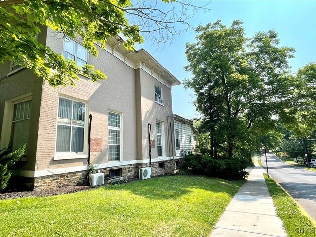 2 E Park Row in Clinton, NY - Building Photo - Building Photo
