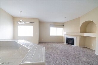 900 Heavenly Hill Ct in Las Vegas, NV - Building Photo - Building Photo