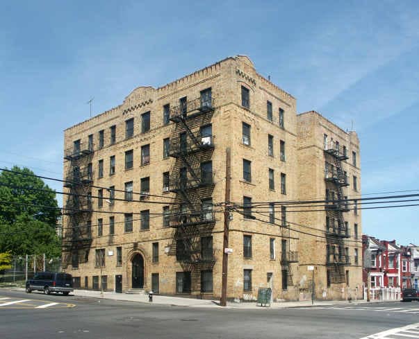 1315 Lafayette Ave in Bronx, NY - Foto de edificio