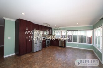 8854 Bralorne Way in San Diego, CA - Building Photo - Building Photo