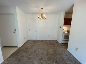 30 Holland Dr in Chapel Hill, NC - Building Photo - Building Photo