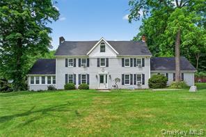 114 Old Mansion Rd in Chester, NY - Building Photo