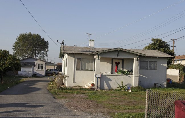 21245-21253 Garden Ave in Hayward, CA - Building Photo - Building Photo