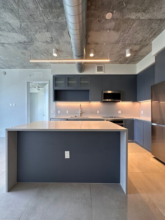 142 NW 31st St, Unit B21 in Miami, FL - Foto de edificio