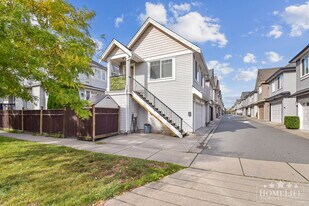 7052-7195 195 St in Surrey, BC - Building Photo