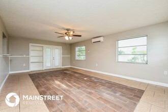 6035 Slade Rd in North Port, FL - Building Photo - Building Photo