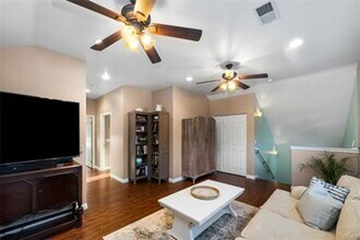 327 N Harwood St in Orange, CA - Building Photo - Building Photo