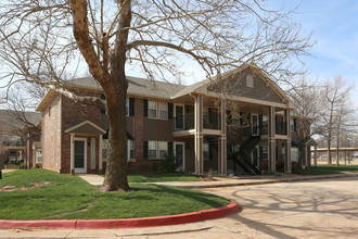 Laurel Springs in Mustang, OK - Building Photo - Building Photo