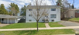 579 Squires St in Fredericton, NB - Building Photo