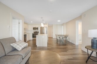 7 Manhattan Dr in Fredericton, NB - Building Photo - Building Photo