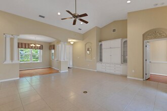 6415 67th St E in Bradenton, FL - Foto de edificio - Building Photo