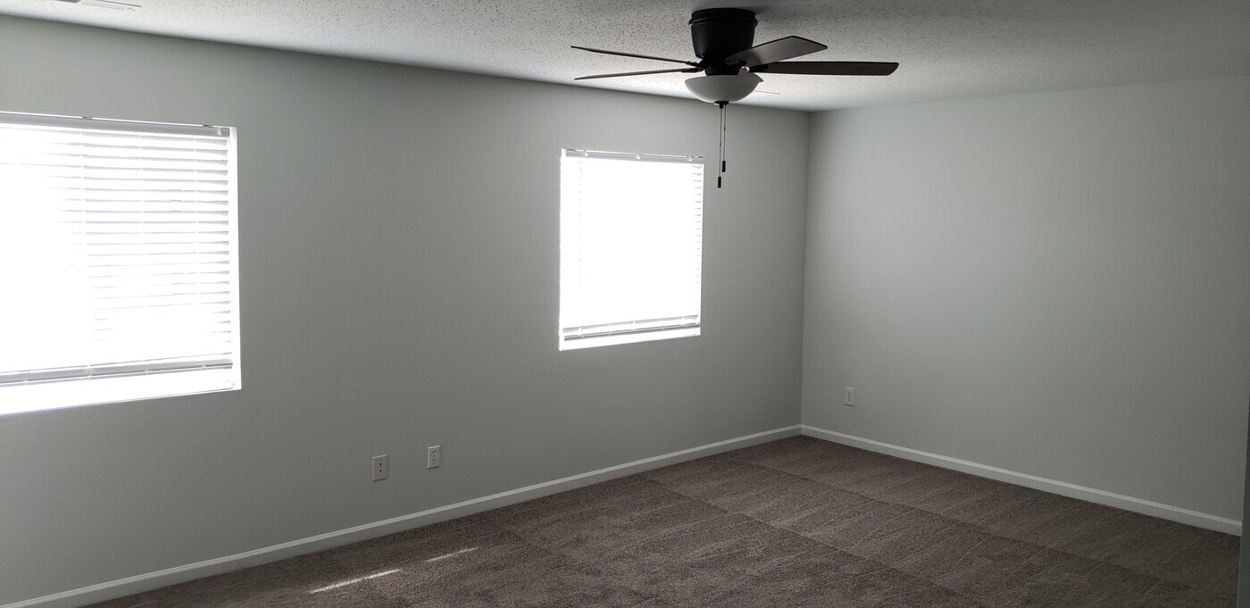 5005 Emberly Dr in McLeansville, NC - Foto de edificio