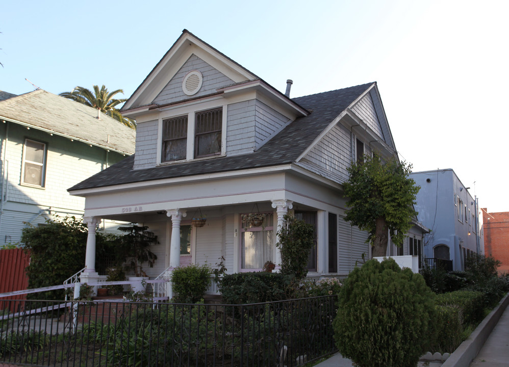 548A-F Cedar Ave in Long Beach, CA - Building Photo