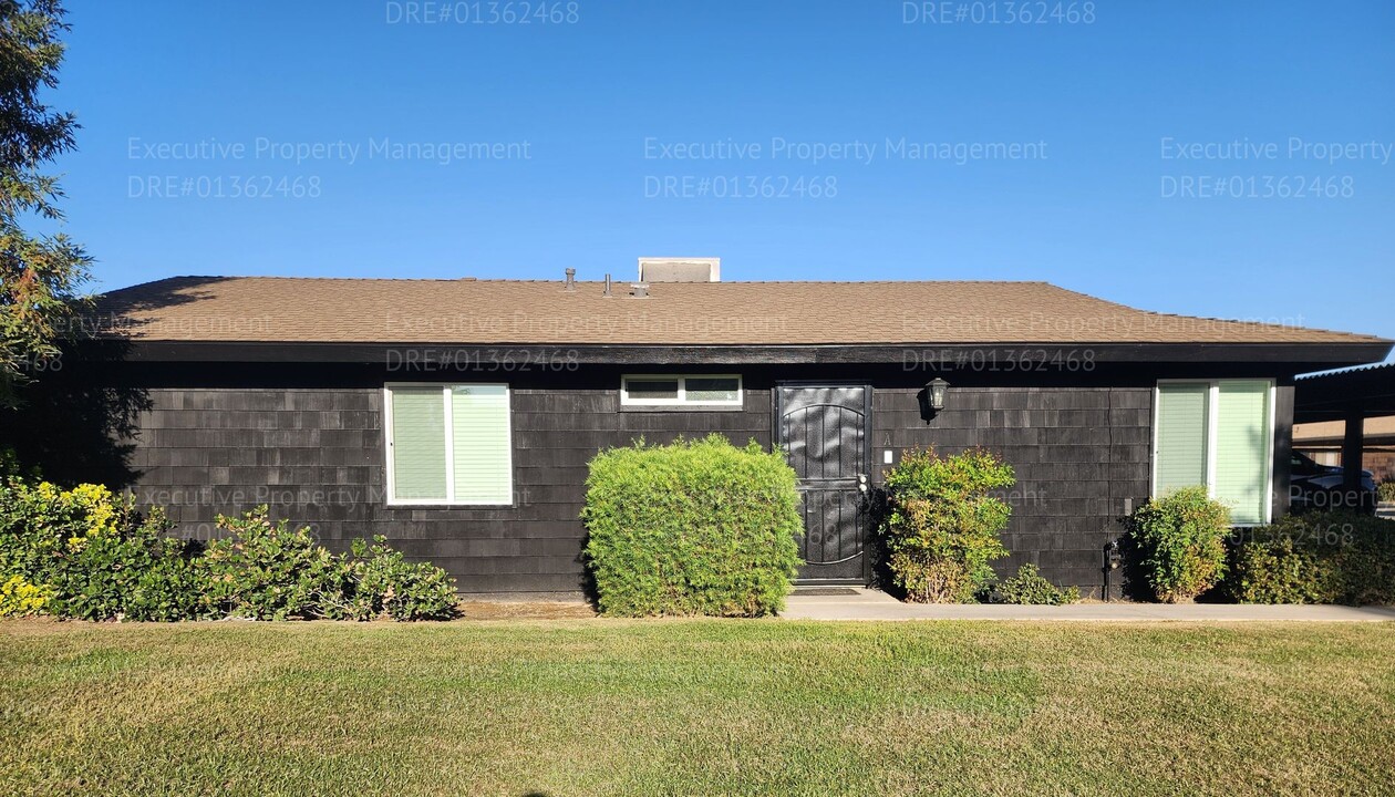 709 Deseret Way in Bakersfield, CA - Building Photo