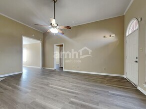 1326 Siskin Dr in Cordova, TN - Foto de edificio - Building Photo