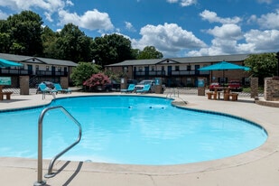 Axis on Beltline in Decatur, AL - Building Photo