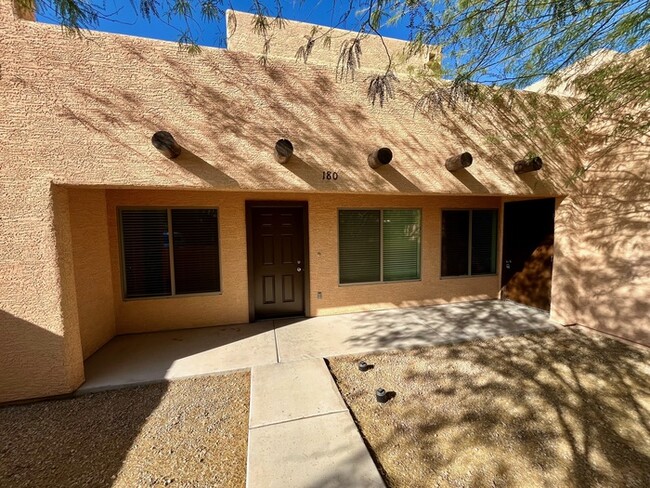 8940 W Olive Ave in Peoria, AZ - Building Photo - Building Photo