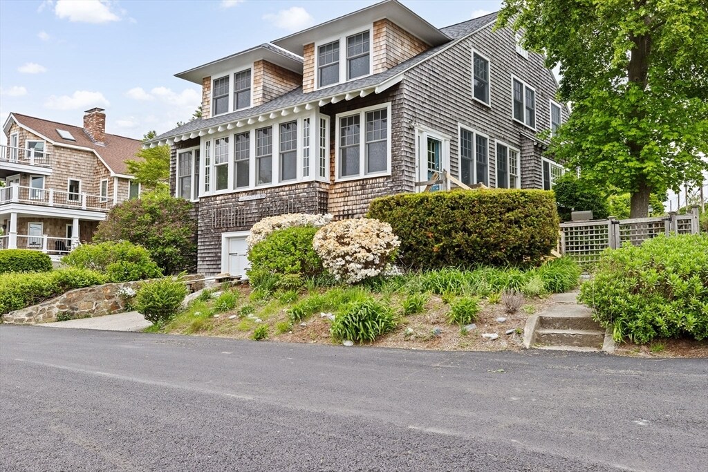 4 Glover Ave in Hull, MA - Building Photo