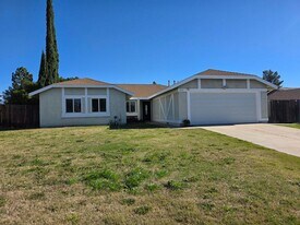 4995 Cambridge Ave in San Bernardino, CA - Building Photo